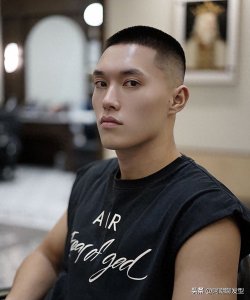 男生“两边铲”发型过时了?25年试试这3款造型,潮流又很帅气!