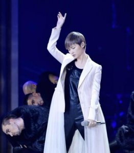 3月31日 李宇春2018巡演首站定在成都