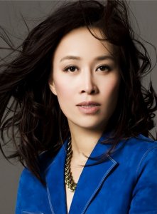 父亲和溥仪合照,又是正经的“皇亲国戚”,那英到底是何身份?